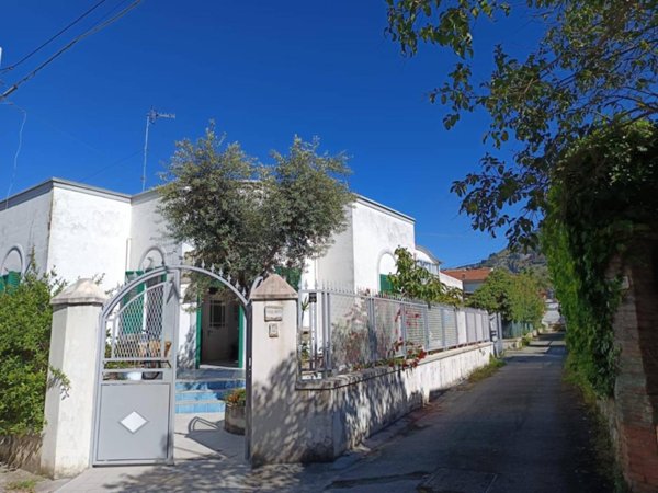 casa indipendente in vendita a Palermo in zona Mondello