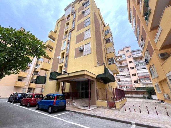 appartamento in vendita a Palermo in zona Montegrappa / Santa Rosalia