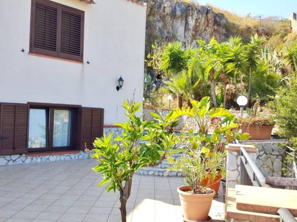 casa indipendente in vendita a Palermo in zona Baida