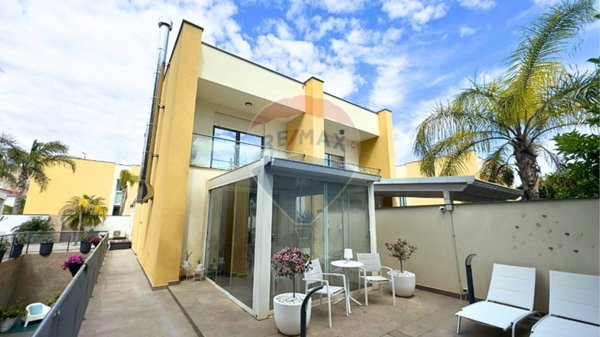 casa indipendente in vendita a Palermo in zona Mondello