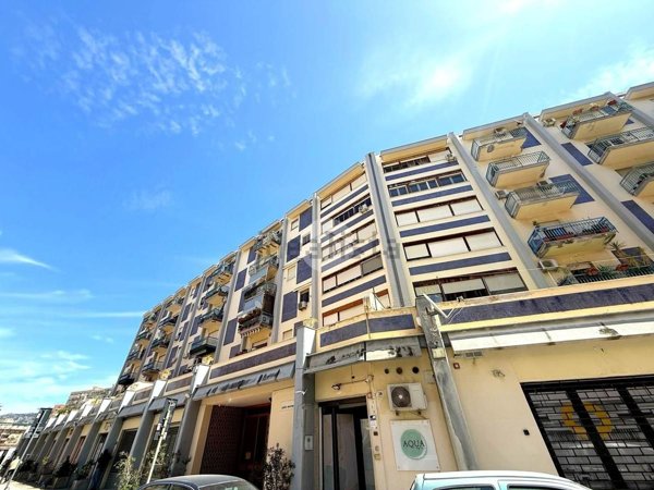 appartamento in vendita a Palermo in zona Malaspina/Palagonia