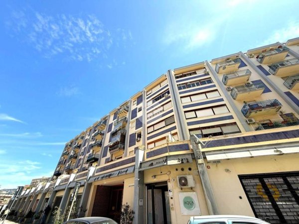 appartamento in vendita a Palermo in zona Malaspina/Palagonia