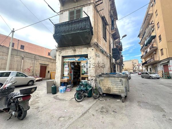 locale commerciale in vendita a Palermo in zona Zisa