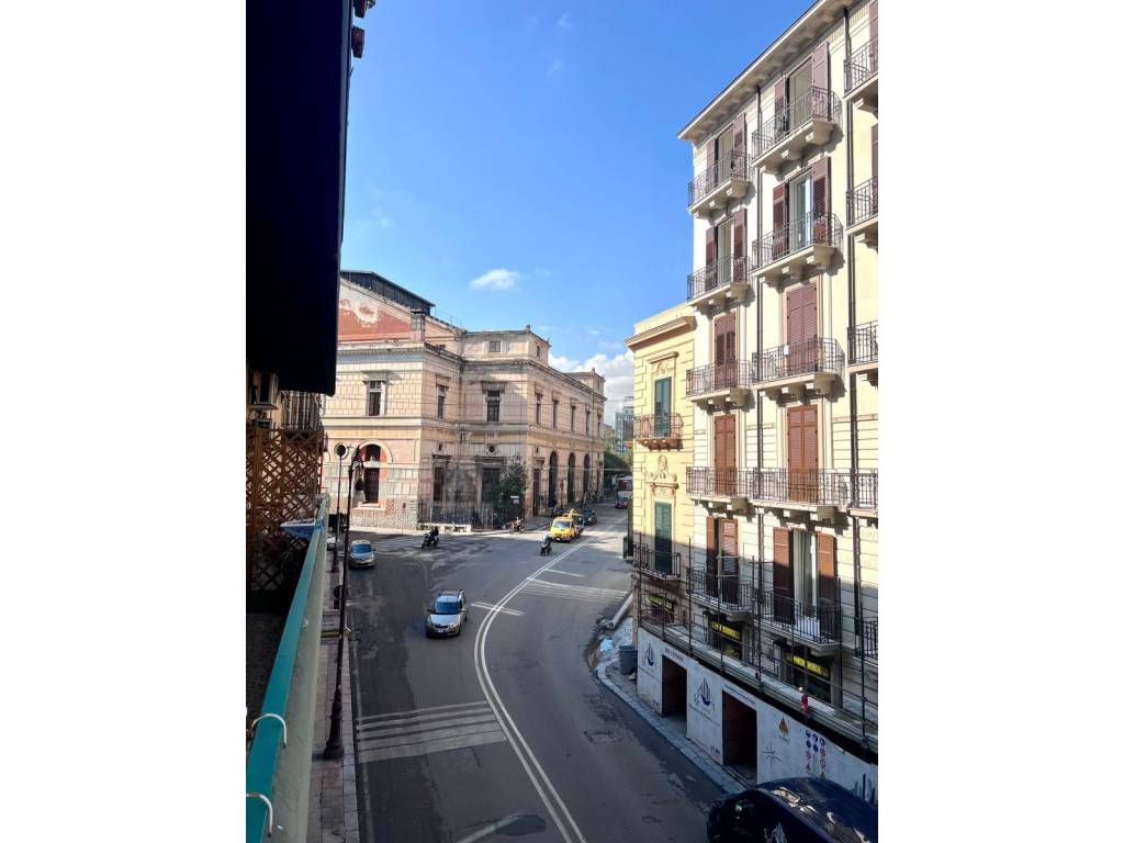 appartamento in vendita a Palermo in zona Politeama