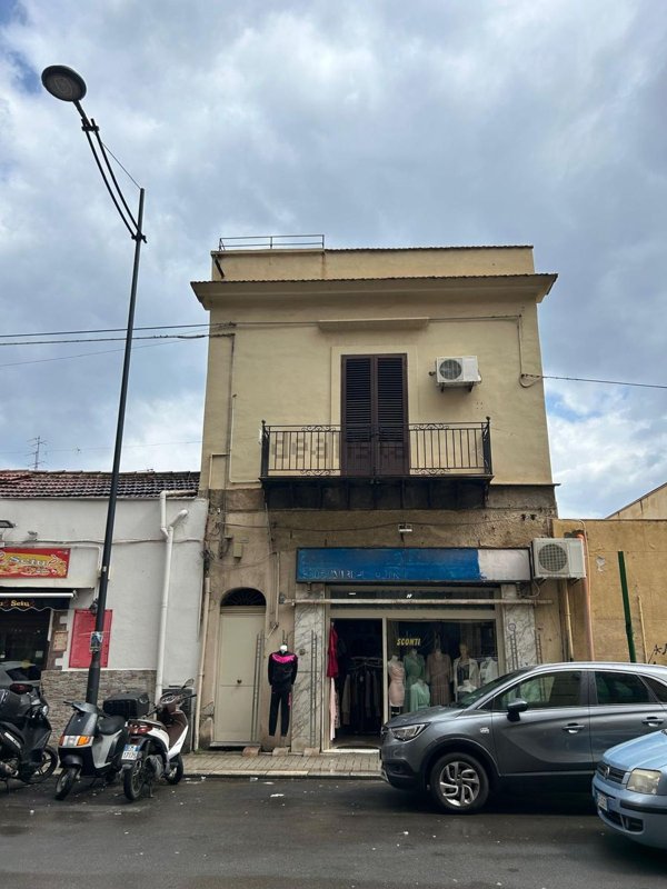 locale commerciale in vendita a Palermo in zona Oreto
