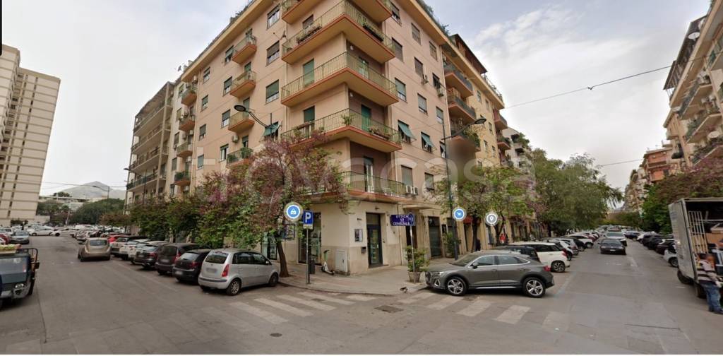negozio in vendita a Palermo in zona Libertà
