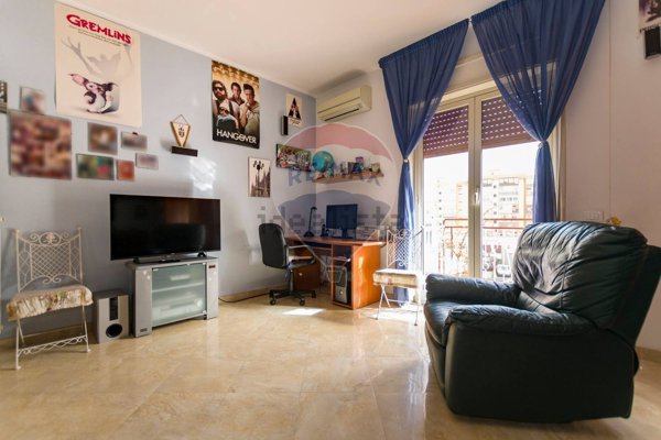 appartamento in vendita a Palermo in zona Malaspina/Palagonia