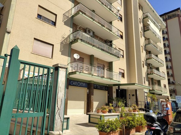 locale commerciale in vendita a Palermo in zona Noce