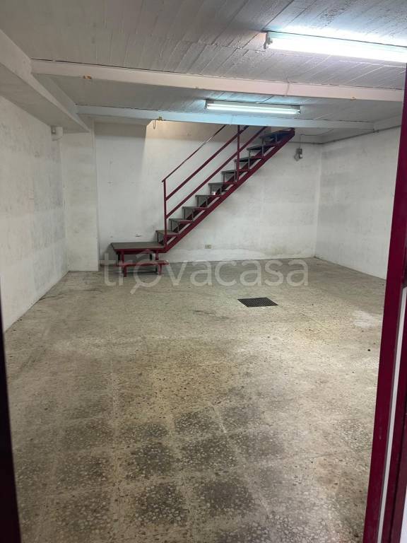 locale di sgombero in vendita a Palermo in zona Resuttana