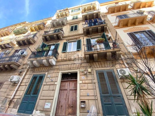 appartamento in vendita a Palermo in zona Zisa