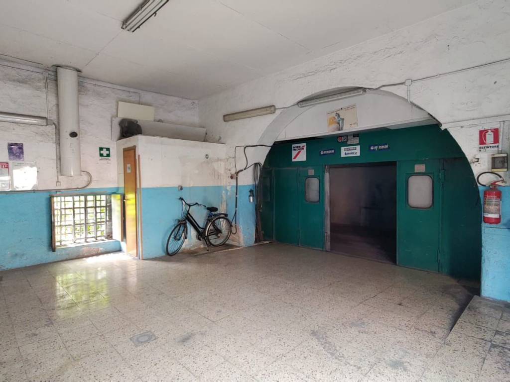 locale commerciale in vendita a Palermo in zona Acqua dei Corsari