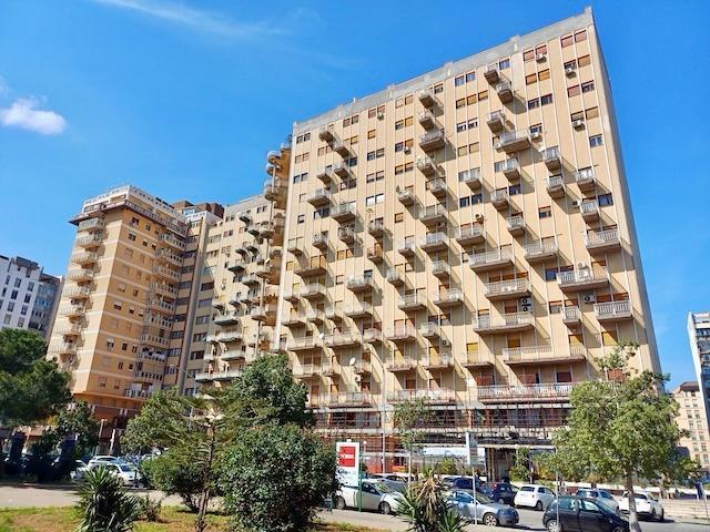 appartamento in vendita a Palermo in zona Malaspina/Palagonia