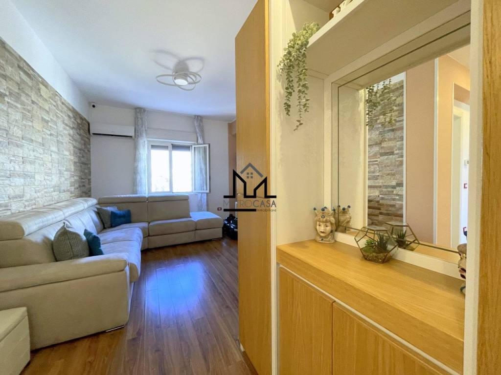 appartamento in vendita a Palermo in zona Malaspina/Palagonia