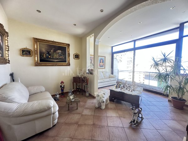 appartamento in vendita a Palermo in zona Malaspina/Palagonia
