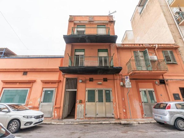 appartamento in vendita a Palermo in zona Zisa
