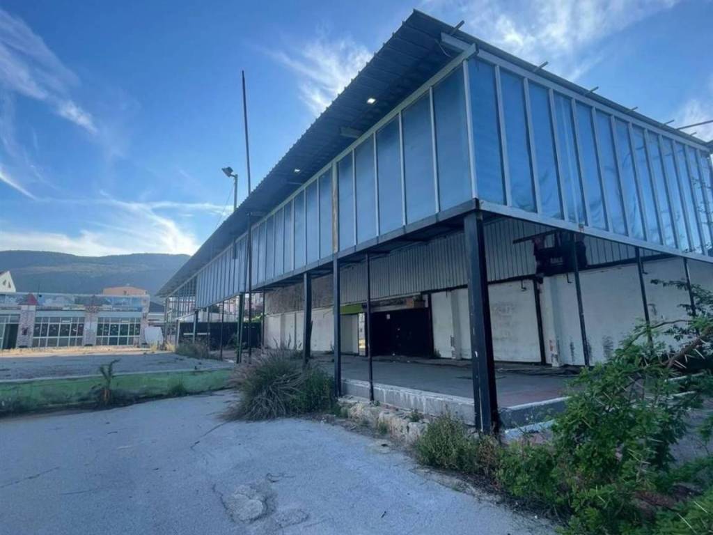 locale commerciale in vendita a Palermo in zona Pallavicino