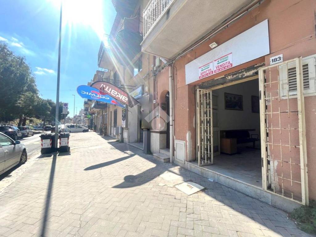 negozio in vendita a Palermo in zona Tommaso Natale