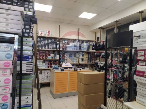 locale commerciale in vendita a Palermo