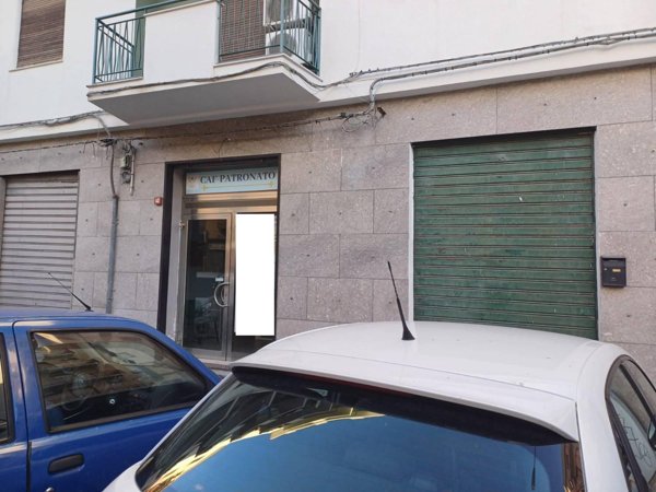 locale commerciale in vendita a Palermo in zona Zisa