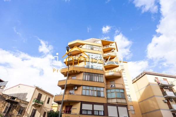 appartamento in vendita a Palermo in zona Montegrappa / Santa Rosalia