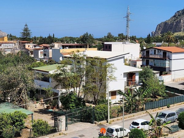 casa indipendente in vendita a Palermo in zona Mondello
