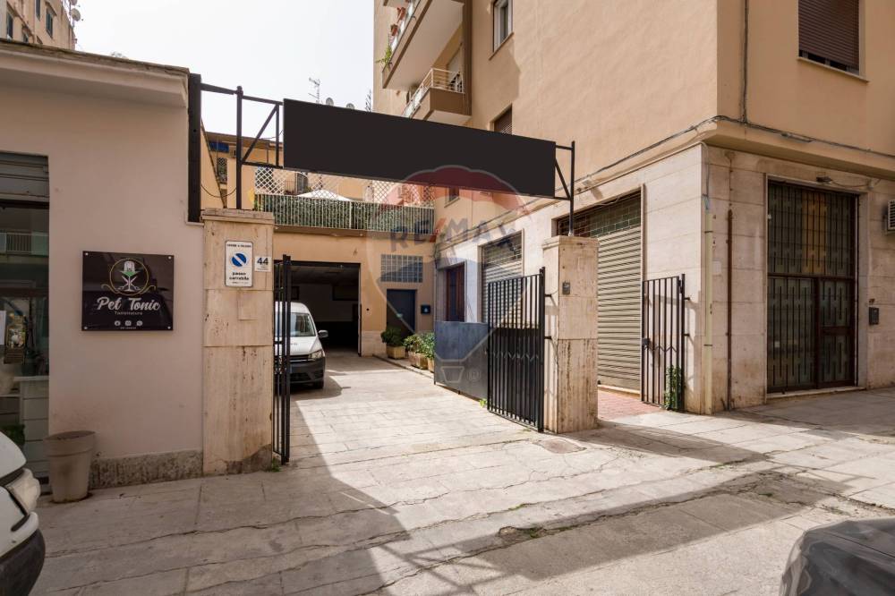 locale commerciale in vendita a Palermo in zona Centro storico