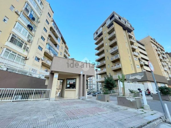 locale commerciale in vendita a Palermo in zona Uditore