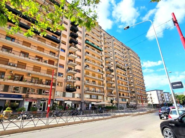 appartamento in vendita a Palermo in zona Malaspina/Palagonia