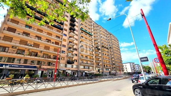 appartamento in vendita a Palermo in zona Malaspina/Palagonia