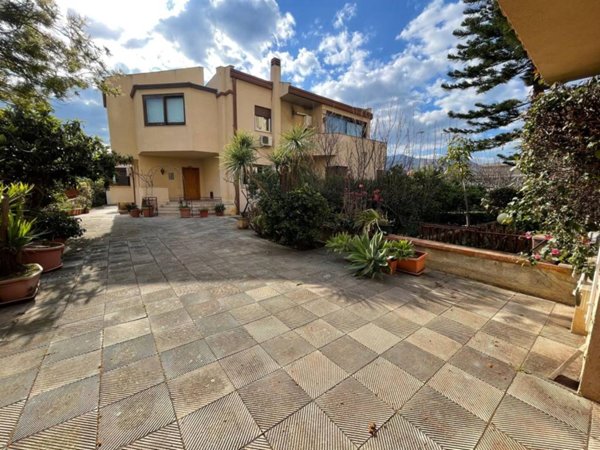 casa indipendente in vendita a Palermo in zona Libertà