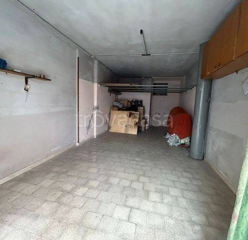negozio in vendita a Palermo in zona Malaspina/Palagonia