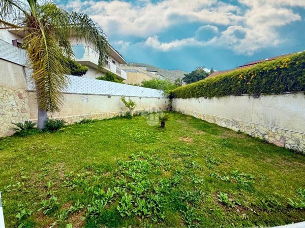 appartamento in vendita a Palermo in zona Mondello