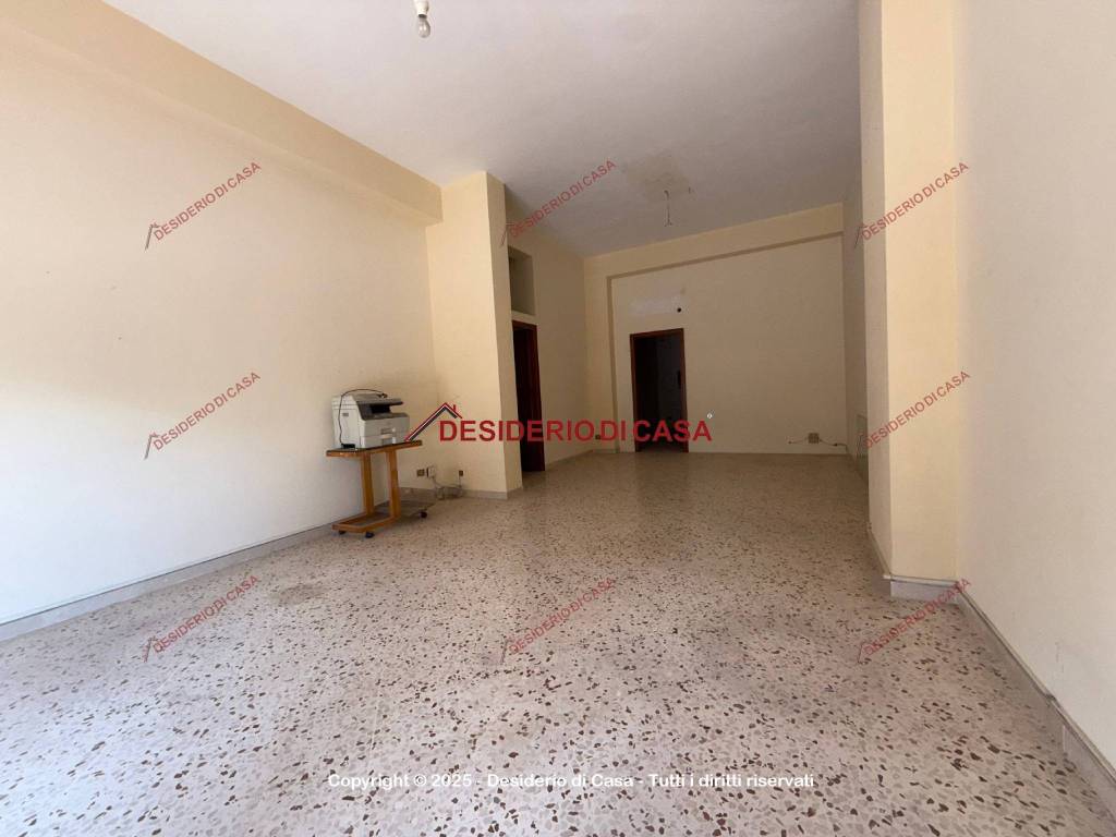 locale di sgombero in vendita a Palermo in zona Altarello