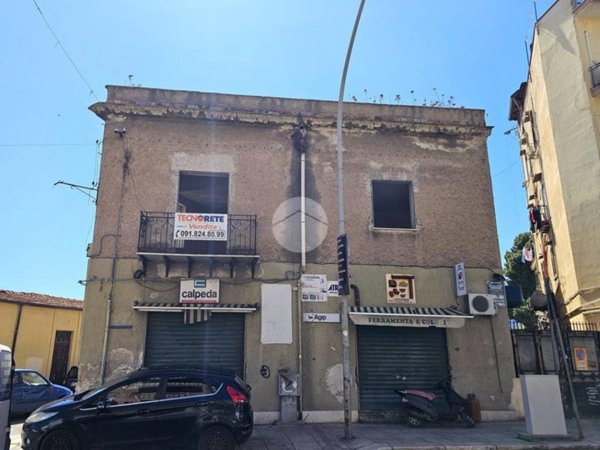 intera palazzina in vendita a Palermo in zona Chiavelli