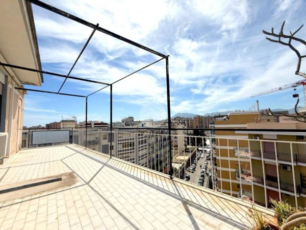 appartamento in vendita a Palermo in zona Malaspina/Palagonia