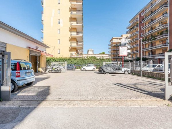 locale commerciale in vendita a Palermo in zona Malaspina/Palagonia