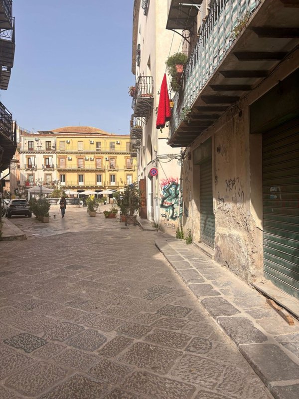 locale commerciale in vendita a Palermo in zona Centro storico