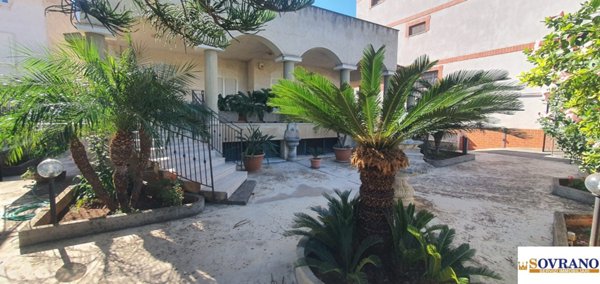 casa indipendente in vendita a Palermo in zona Villagrazia/Falsomiele