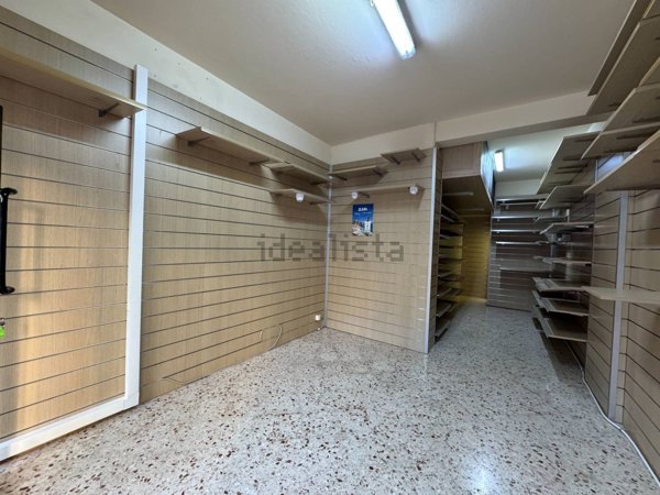 locale commerciale in vendita a Palermo in zona San Lorenzo