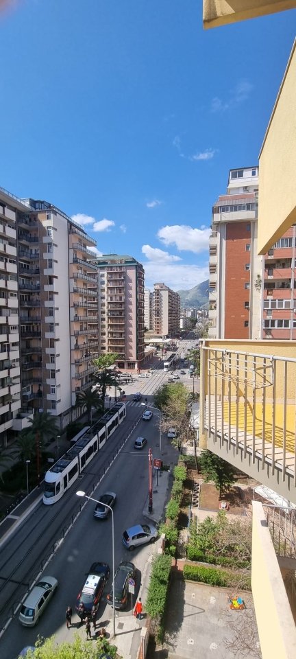 appartamento in vendita a Palermo in zona Malaspina/Palagonia