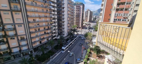 appartamento in vendita a Palermo in zona Malaspina/Palagonia
