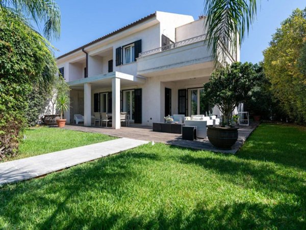casa indipendente in vendita a Palermo in zona Mondello