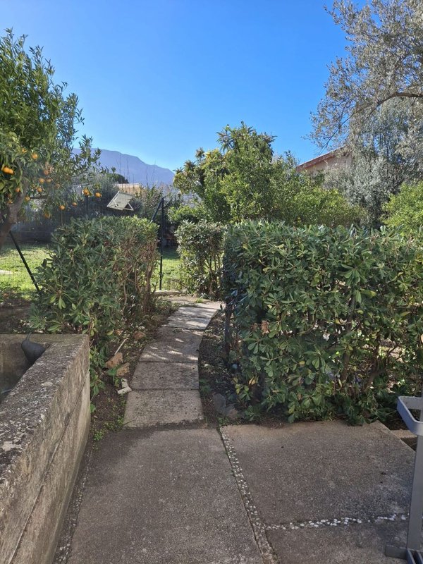casa indipendente in vendita a Palermo in zona Villagrazia/Falsomiele