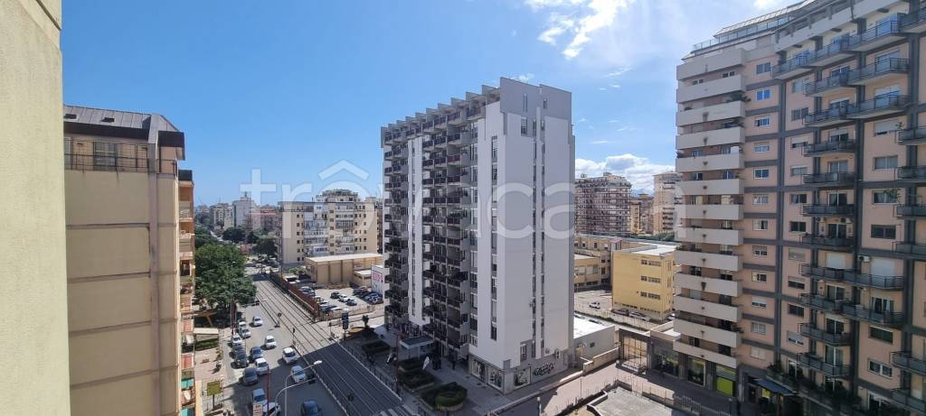 appartamento in vendita a Palermo in zona Malaspina/Palagonia