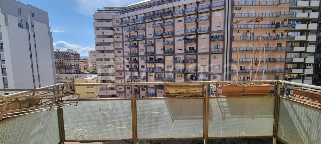 appartamento in vendita a Palermo in zona Malaspina/Palagonia