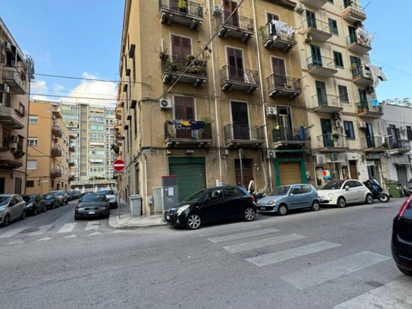 appartamento in vendita a Palermo in zona Malaspina/Palagonia