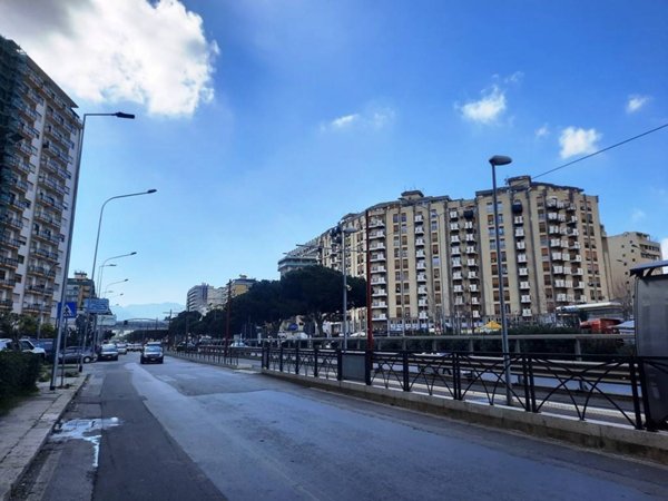 appartamento in vendita a Palermo in zona Malaspina/Palagonia