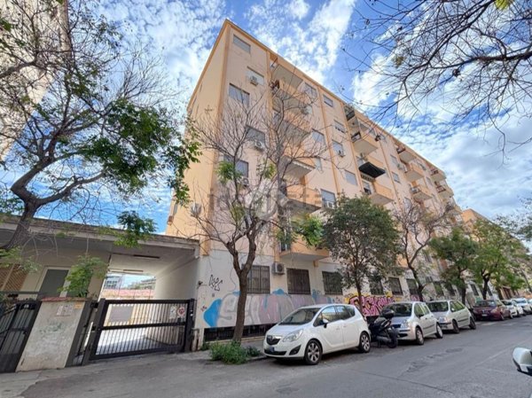 appartamento in vendita a Palermo in zona Malaspina/Palagonia