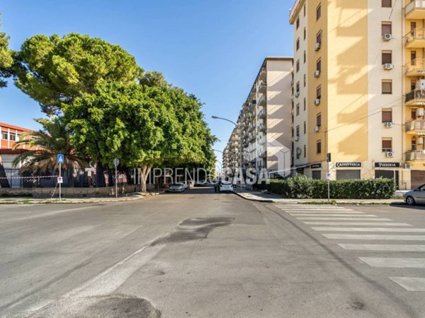 appartamento in vendita a Palermo in zona Montegrappa / Santa Rosalia