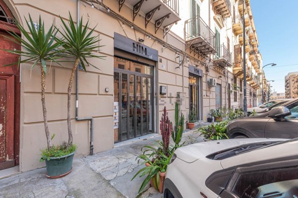 locale commerciale in vendita a Palermo in zona Libertà